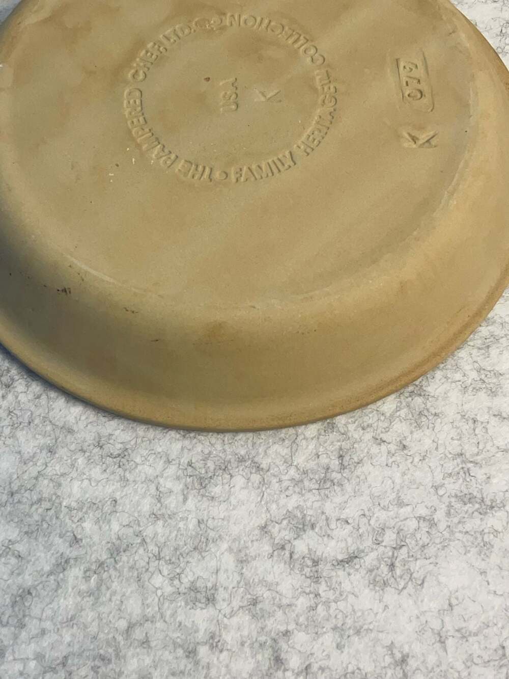 The Pampered Chef Family Heritage Collection 9" Stoneware Pie Plate #1425 - Picture 7 of 11
